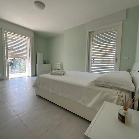 Bed & Breakfast White